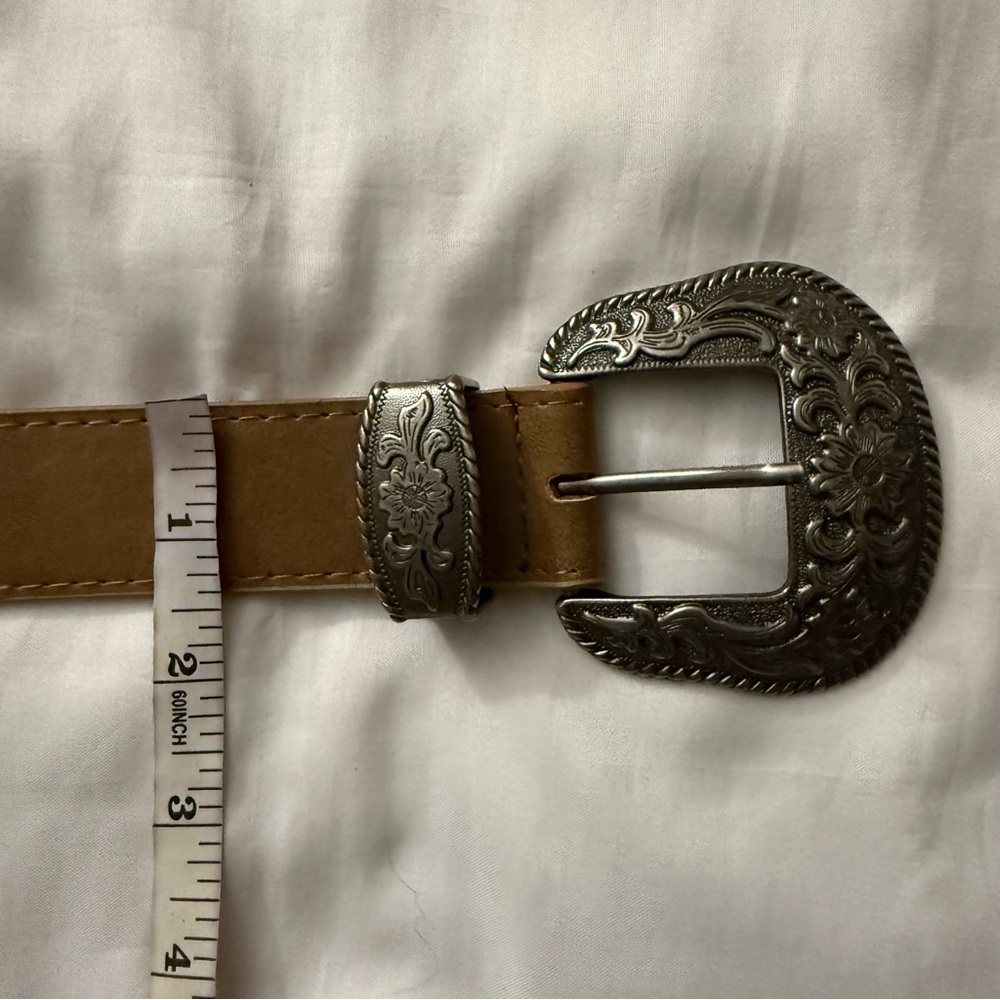 Tan faux leather old silver tone western buckle belt - Picture 7 of 8